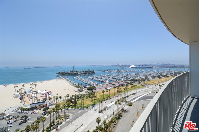 Photo 1 of 24 - 700 E Ocean Blvd #2605, Long Beach, CA 90802