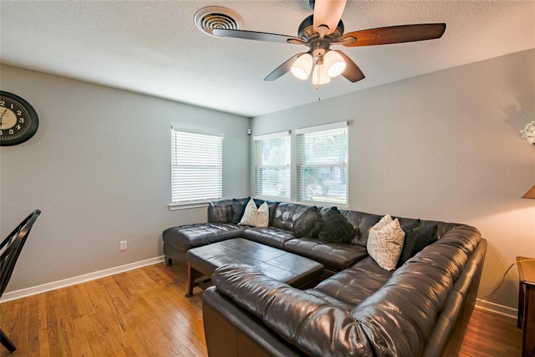 Photo 9 of 27 - 7832 Mary Frances Ln, North Richland Hills, TX 76180