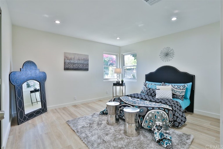 Photo 16 of 36 - 4211 W Woodland Ave, Burbank, CA 91505