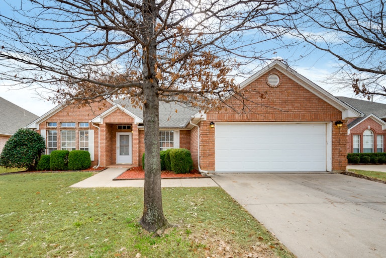 Photo 29 of 29 - 3954 Wisteria Ln, Haltom City, TX 76137