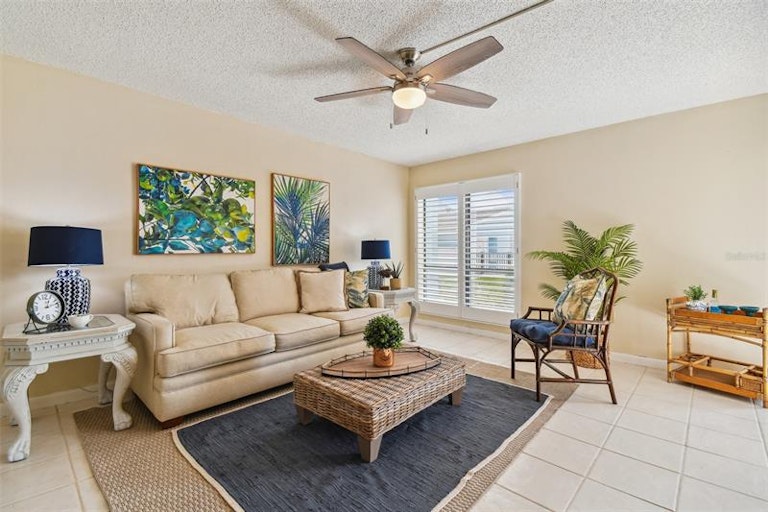 Photo 14 of 45 - 1 Windrush Blvd #5, Indian Rocks Beach, FL 33785