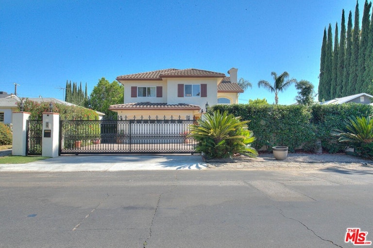Photo 3 of 54 - 14826 Otsego St, Sherman Oaks, CA 91403