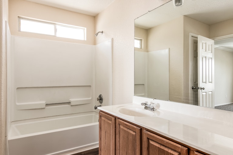 Photo 14 of 26 - 10247 Huisache Fld, Helotes, TX 78023