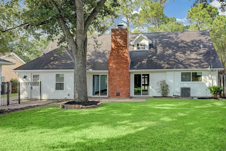 Photo 27 of 27 - 7919 Fairdale Ln, Houston, TX 77063