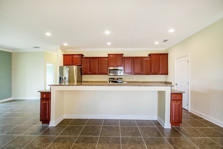 Photo 16 of 19 - 100 Blanco Dr, Deland, FL 32724