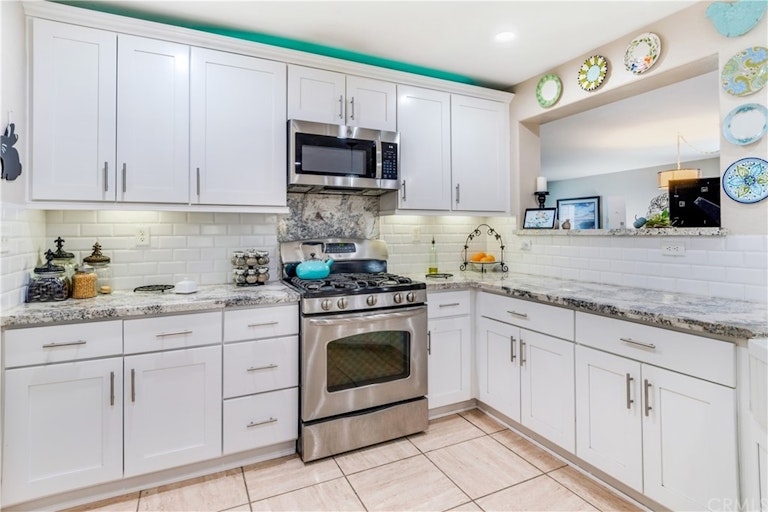 Photo 13 of 28 - 6112 Firestone Dr, Fontana, CA 92336