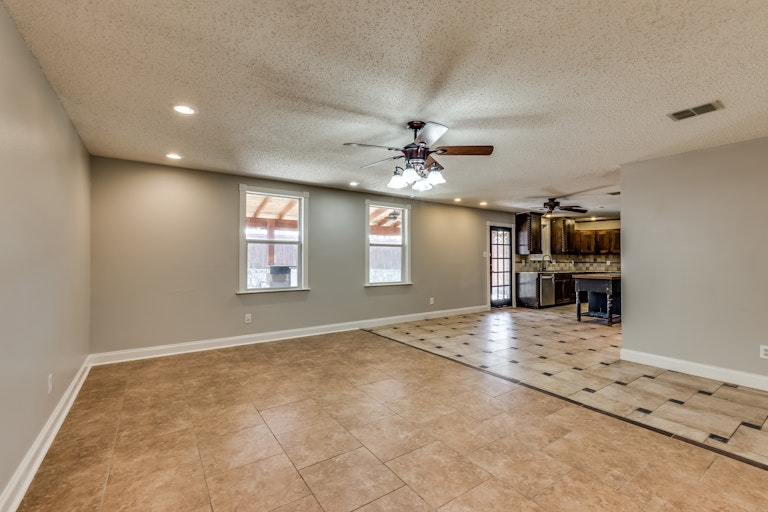 Photo 9 of 32 - 16408 Red River Ln, Justin, TX 76247