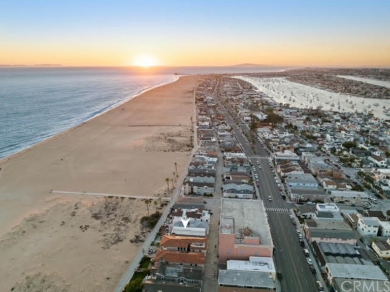 Photo 28 of 28 - 308 E Oceanfront, Newport Beach, CA 92661