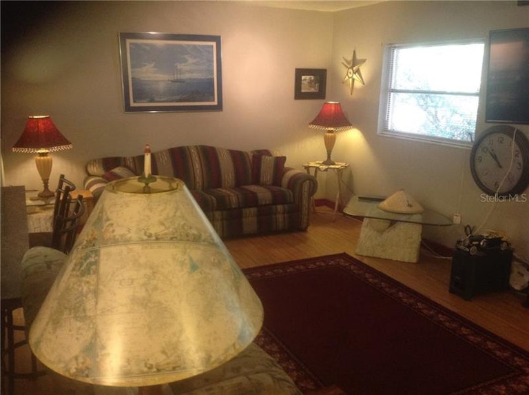 Photo 6 of 10 - 33092 Patrice Rd, Dade City, FL 33523