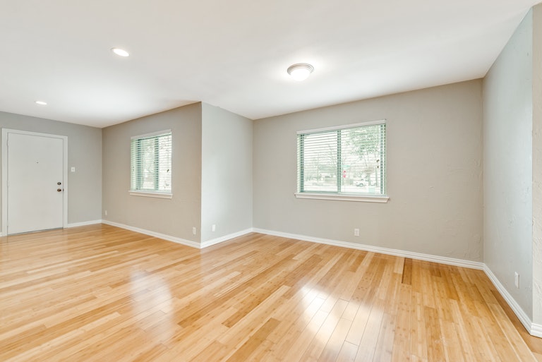 Photo 15 of 27 - 701 Oakwood Ave, Hurst, TX 76053
