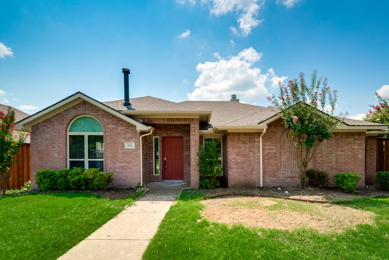 Photo 1 of 32 - 818 Forest Edge Ln, Wylie, TX 75098