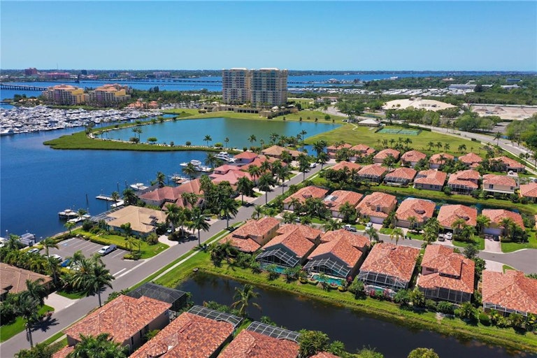 Photo 32 of 51 - 304 9th Ave E, Palmetto, FL 34221