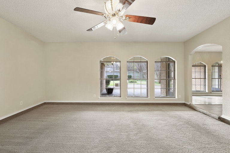 Photo 12 of 25 - 4651 Blue Sage Ct, Fort Worth, TX 76132