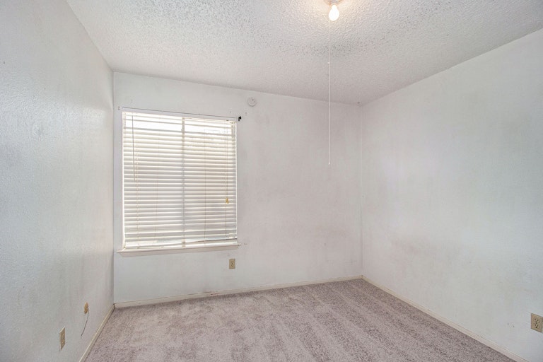 Photo 15 of 17 - 7802 Del Glen Ln, Houston, TX 77072