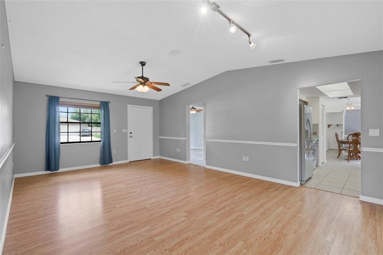 Photo 3 of 35 - 7480 Landmark Dr, Spring Hill, FL 34606