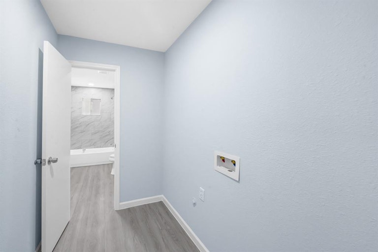 Photo 10 of 19 - 6302 Crane St, Houston, TX 77026