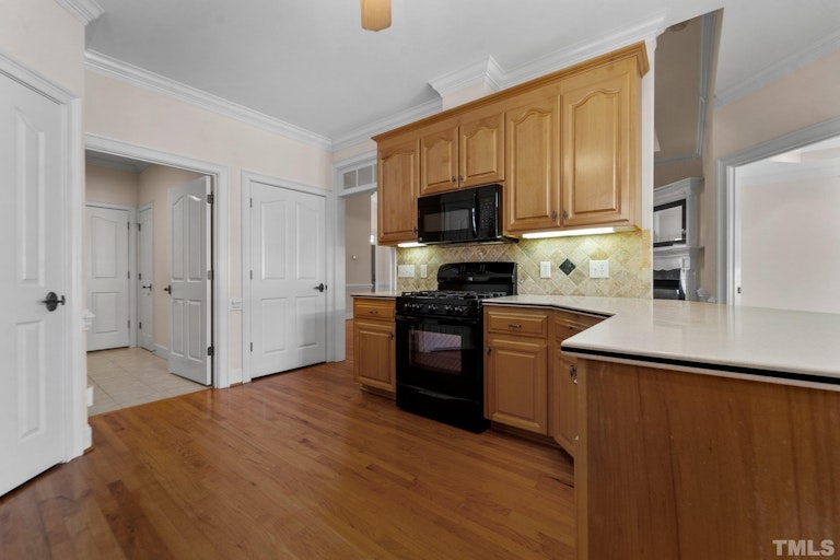 Photo 11 of 30 - 631 E Lakota Dr, Fuquay Varina, NC 27526