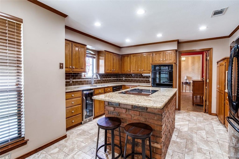 Photo 10 of 27 - 3825 Edgewater Dr, Bedford, TX 76021