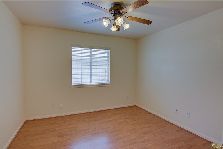 Photo 19 of 31 - 1214 Deepwoods Trl, Leander, TX 78641