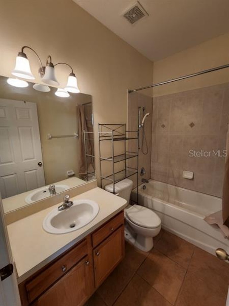 Photo 13 of 71 - 8105 Stone Leaf Ln, Tampa, FL 33647