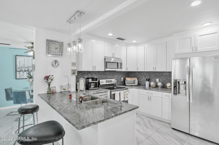 Photo 4 of 27 - 557 Laurina St, Jacksonville, FL 32216