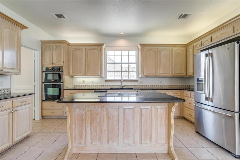 Photo 13 of 40 - 6006 Sunderland Dr, Colleyville, TX 76034