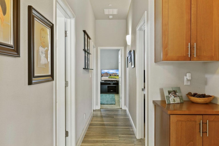 Photo 14 of 46 - 1026 Dimaggio Way, Galt, CA 95632