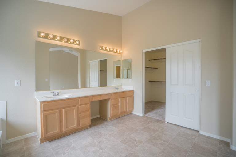 Photo 14 of 28 - 4233 E Rowel Rd, Phoenix, AZ 85050