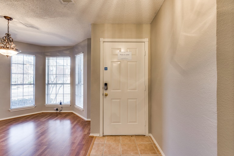 Photo 7 of 23 - 1707 Creekbend Dr, Lewisville, TX 75067