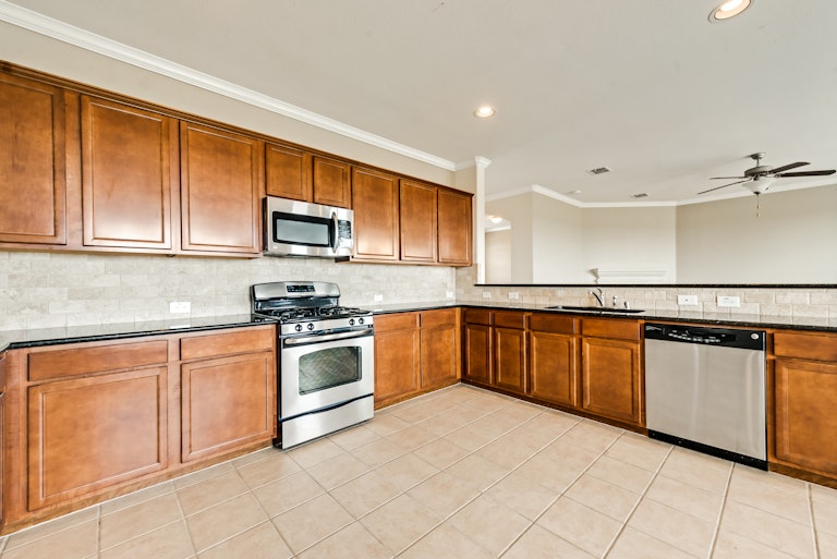 Photo 5 of 28 - 14000 Zippo Way, Haslet, TX 76052