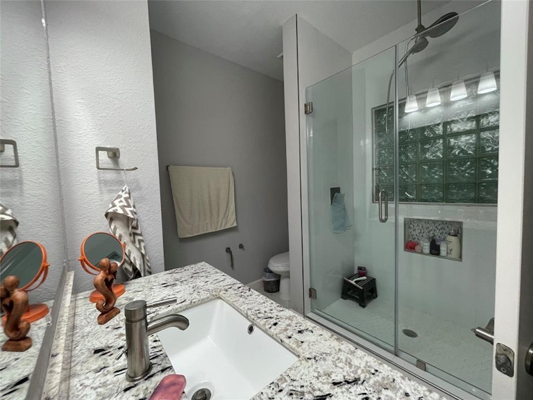 Photo 11 of 28 - 672 N Eldridge Pkwy, Houston, TX 77079