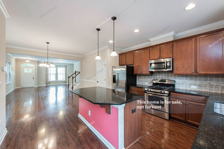 Photo 3 of 19 - 134 S Camellia St, Chapel Hill, NC 27516