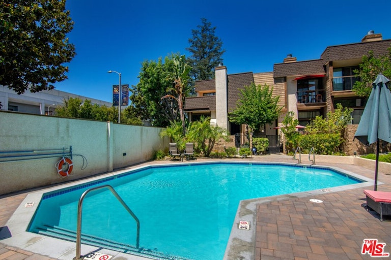 Photo 37 of 41 - 13965 Riverside Dr, Sherman Oaks, CA 91423