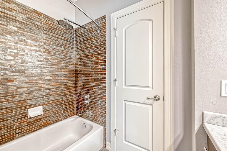 Photo 19 of 21 - 3501 Chenevert St #17, Houston, TX 77004