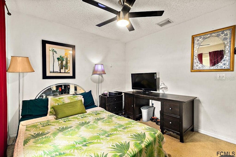 Photo 26 of 39 - 13 Lloshire Path, Palm Coast, FL 32164