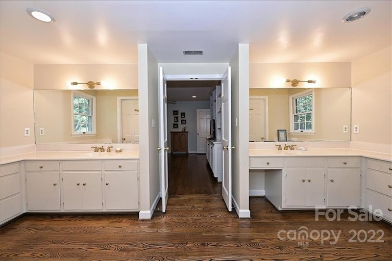 Photo 28 of 46 - 3100 Clarendon Rd, Charlotte, NC 28211