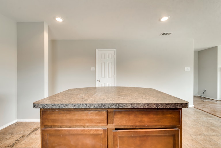 Photo 7 of 31 - 602 Azalea Dr, Fate, TX 75087