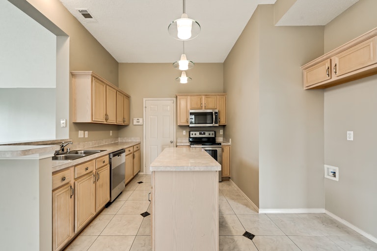 Photo 6 of 26 - 812 Pebble Ridge Dr, Lewisville, TX 75067