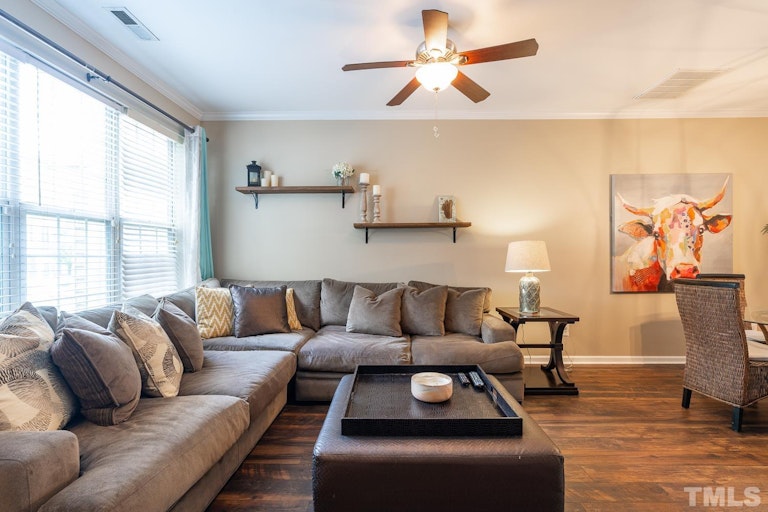 Photo 4 of 24 - 5702 Corbon Crest Ln, Raleigh, NC 27612