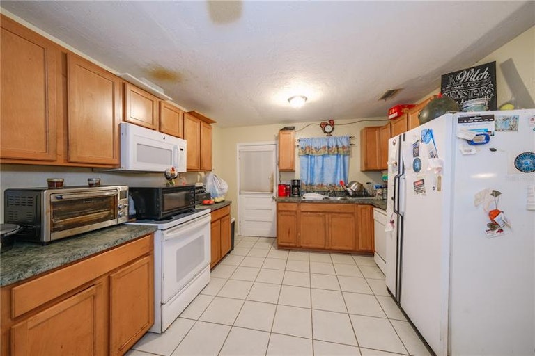 Photo 6 of 12 - 1316 57th Avenue Dr E, Bradenton, FL 34203