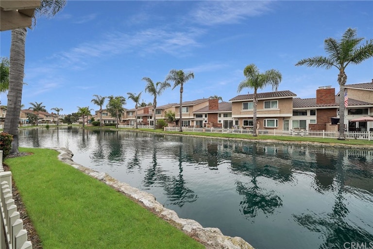 Photo 15 of 38 - 7876 Moonmist Cir, Huntington Beach, CA 92648