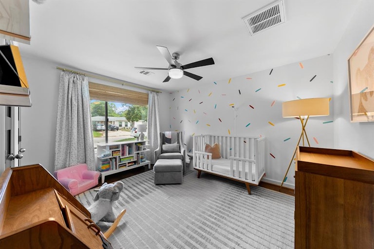 Photo 19 of 26 - 1807 Gardenia Dr, Houston, TX 77018