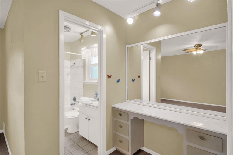 Photo 21 of 36 - 1107 Rebbeca Dr, Austin, TX 78758