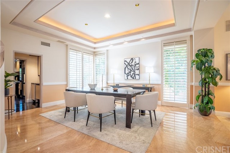 Photo 24 of 72 - 10214 Candleberry Ln, Northridge, CA 91324