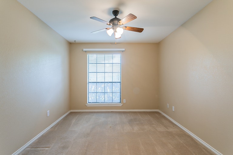 Photo 12 of 23 - 825 Shannon Dr, Plano, TX 75025