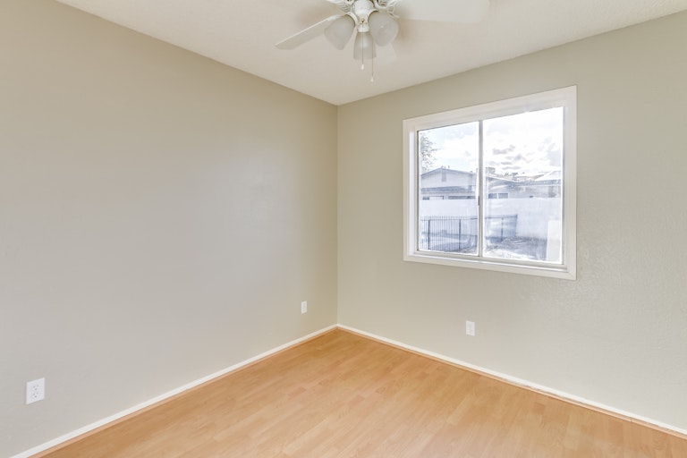 Photo 21 of 28 - 909 W Danbury Rd, Phoenix, AZ 85023