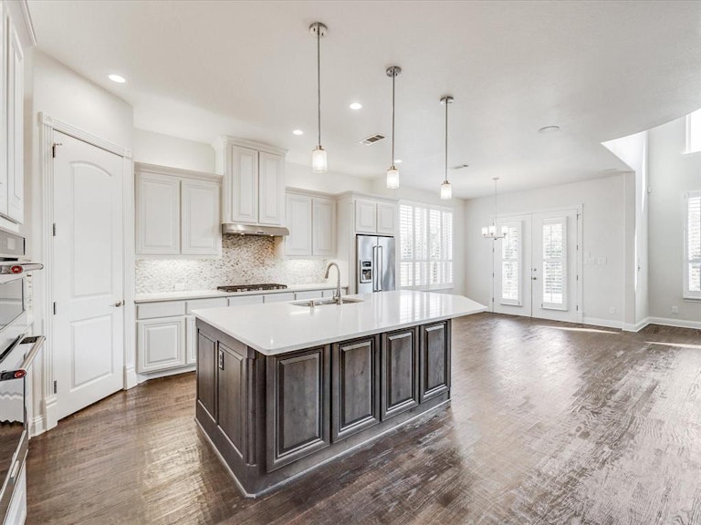 Photo 10 of 39 - 11121 Smoky Oak Ct, Argyle, TX 76226
