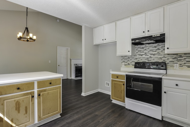Photo 3 of 24 - 6925 Longridge Dr, Raleigh, NC 27603