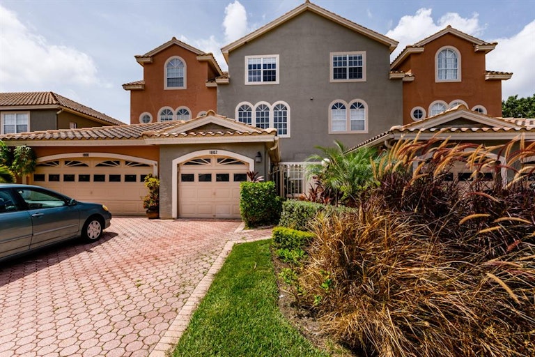Photo 1 of 36 - 1802 Lago Vista Blvd, Palm Harbor, FL 34685