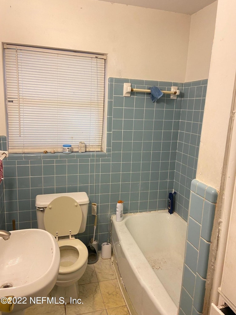 Photo 3 of 8 - 5512 Coppedge Ave, Jacksonville, FL 32277